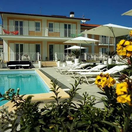 Residenza Delle Grazie Alojamento de Acomodação e Pequeno-almoço Cossignano